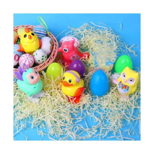 animalut-fidget-verde-care-merge-lifestyle-2 Animăluțe Fidget care merg, mecanice colorate așezate printre ouă de Paște și fâșii decorative, pe fundal albastru