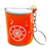 bautura-squishy-fanta-2 Băutură squishy Fanta, portocalie văzută din față, cu spumă albă în partea de sus și breloc metalic în lateral