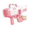 Bazooka pentru baloane de săpun, roz pe fundal alb, cu o mână care apucă mânerul și trăgaciul.