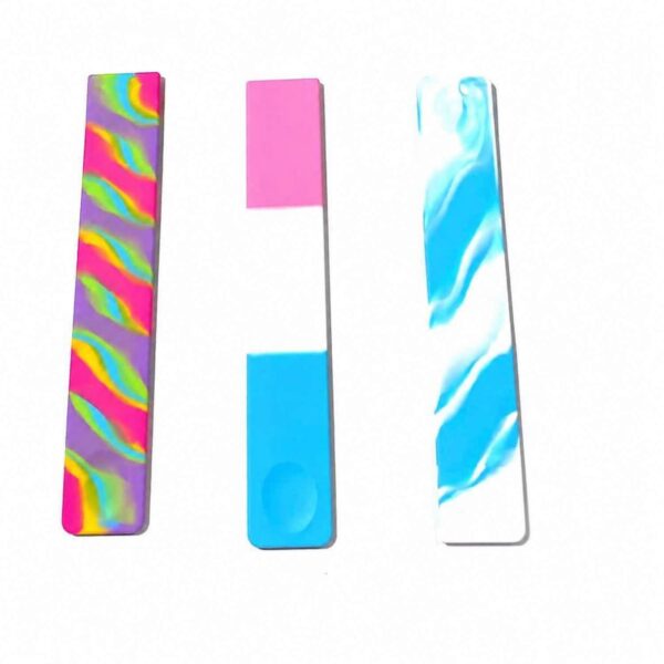 Benzi Fidget Squidopops XL, trei benzi Fidget văzute pe fața netedă: una marmorată curcubeu