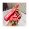 breloc-spongebob-mr-krabs-4 Brelocuri SpongeBob, o mână ține un breloc cu figurina Patrick (steaua de mare roz cu pantaloni verzi) și baretă roșie