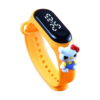 Ceas pentru fete Hello Kitty, digital cu brățară galbenă din silicon, ecran LED negru și figurină Hello Kitty cu fundă roșie