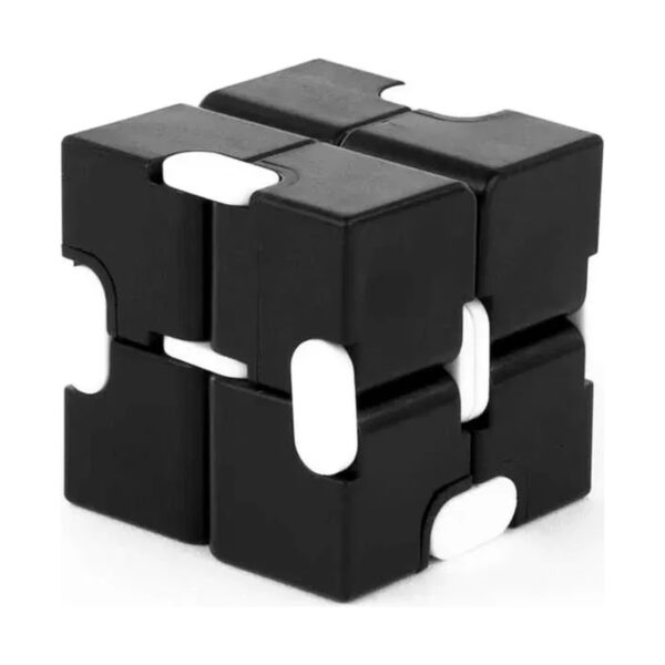 Cub Infinity, negru cu articulații albe, pe fundal alb