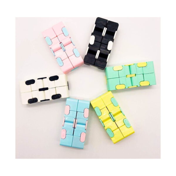 Cub Infinity, șase cuburi Infinity desfăcute, în culori diferite (roz, mentă, crem, negru cu alb)