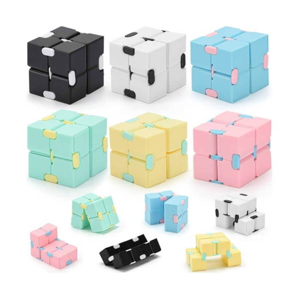 Cub Infinity, grilă cu mai multe variante de cub Infinity (negru, alb, mentă, crem, roz), prezentate întregi și pliate