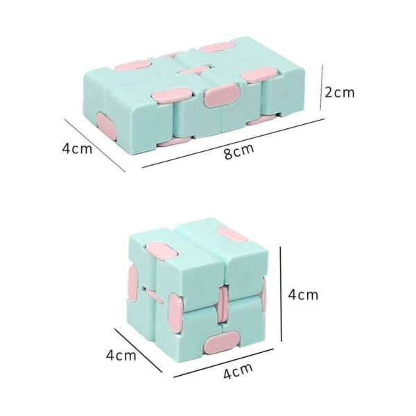 Cub Infinity, schemă cu dimensiunile unui cub Infinity mentă cu roz: 8 cm desfășurat, 4 cm și 2 cm