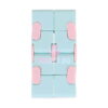Cub Infinity Fidget, albastru pastel cu elemente roz, desfăcut în formă dreptunghiulară, pe fundal alb