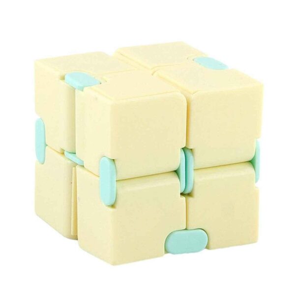 Инфинити Куб Cub Infinity, crem-galben pastel cu articulații mentă, pe fundal alb