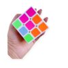 cub-magic-curcubeu-utilizare Cub magic curcubeu, 3x3 multicolor ținut într-o palmă
