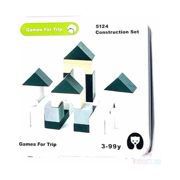 cuburi-constructie-lemn-castel-montessori-ambalaj Cuburi construcție, prim-plan cu capacul cutiei metalice, marcat Games For Trip, 5124 Construction Set, 3–99y