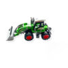Excavator de jucărie, tractorul verde din lateral, cu cupa ridicată, jante roșii și anvelope negre