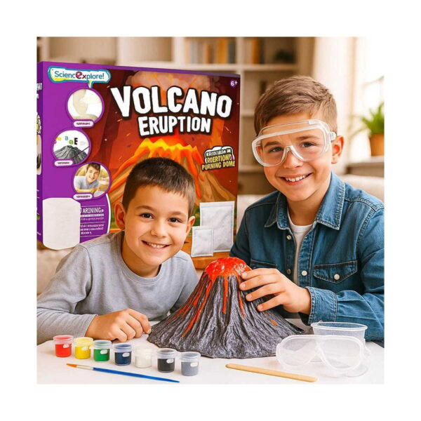 experiment-pentru-copii-eruptie-vulcanica-utilizare Experiment pentru copii Erupție vulcanică, doi băieți cu ochelari de protecție la masă, vulcan gri cu lavă roșie