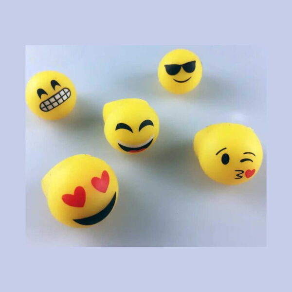 inel-squishy-emoji-2 Inel squishy Emoji, cinci inele emoji galbene, neaprinse, pe fundal albastru deschis