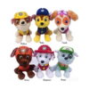 Jucării de pluș Paw Patrol, infografic cu șase cățeluși de pluș Paw Patrol, cu nume scrise cu litere chirilice sub fiecare