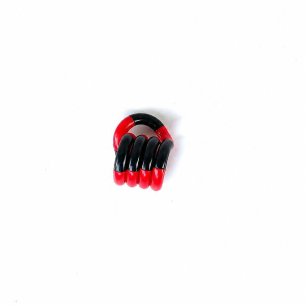 jucarie-fidget-tangle-neagra-si-rosie Jucărie Fidget Tangle, Tangle pliată compact, cu segmente roșii și negre, pe fundal alb