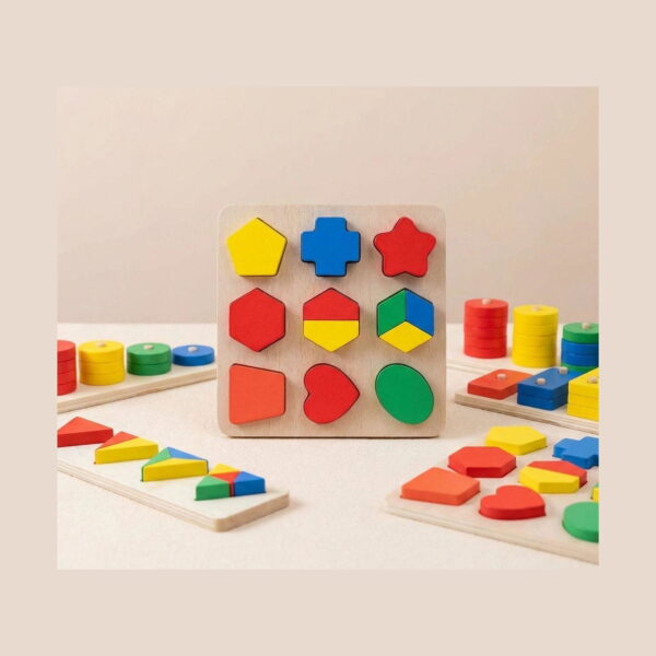jucarii-montessori-din-lemn-9-in-1-jocuri-pentru-copii-isteti-detaliu-8 Jucării Montessori din lemn 9 în 1, placa pătrată 3 x 3 cu forme, înconjurată de alte plăci cu discuri