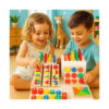 jucarii-montessori-din-lemn-9-in-1-jocuri-pentru-copii-isteti-utilizare-2 Jucării Montessori din lemn 9 în 1, un băiat și o fată la masă, sortând forme și fracții din lemn, cu tangram în prim-plan