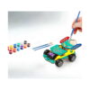 kit-stem-carucior-din-lemn-utilizare-4 Kit STEM Cărucior din lemn, o mână cu pensulă albastră vopsește mașinuța deja colorată în verde, galben și roșu