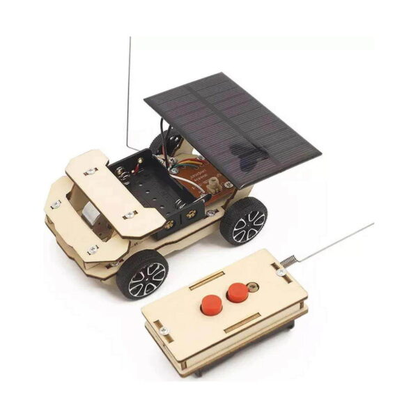 kit-stem-carucior-rapid-din-lemn-14-7-cm-model-asamblat-2 Kit STEM Cărucior rapid din lemn, mașinuța din lemn cu panou solar și telecomanda cu butoane portocalii, pe fundal alb