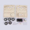 kit-stem-jeep-din-lemn-continut Kit STEM Jeep din lemn, piesele kitului pe fundal gri-albăstrui: două plăci decupate, cinci roți, suport de baterii, motor