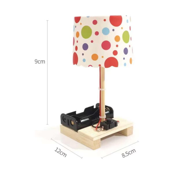 kit-stem-lampa-de-construit-dimensiuni Kit STEM Lampă de construit, grafic de dimensiuni cu veioza cotată 9 cm înălțime și bază de 12 x 8,5 cm