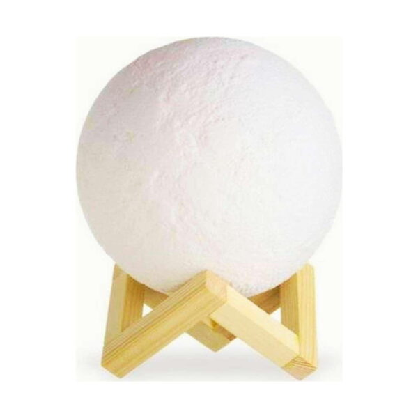 lampa-de-veghe-3d-luna-2 Lampă de veghe 3D lună, albă și neaprinsă, pe suportul din lemn, pe fundal alb