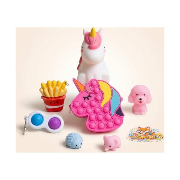 mini-set-senzorial-unicorn-7-jucarii-continut-2 Mini set senzorial unicorn, jucării dispuse pe fundal alb-crem, cu Pop It-ul unicorn roz în centru.