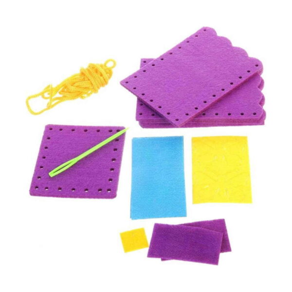 penar-diy-pentru-copii-mov-continut Penar DIY pentru copii, componentele setului: șnur galben, plăci de fetru mov perforate, un ac verde