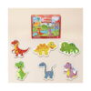 puzzle-dinozauri-ambalaj-continut-2 Puzzle dinozauri, cutia culcată și cei șase dinozauri asamblați aranjați pe două rânduri, pe fundal crem