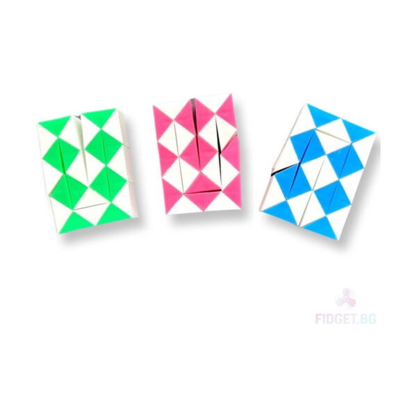 sarpe-rubik-mic-sarpe-rubik-albastru-2 Șarpe Rubik mic, trei șerpi Rubik pliați compact, în verde, roz și albastru, pe fundal alb