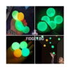 set-4-bile-sticky-balls-utilizare-2 Set 4 bile Sticky Balls, montaj cu patru cadre: bile fosforescente în palmă