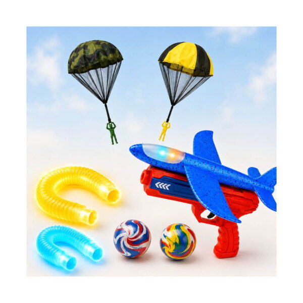 Set Aventuri Fly 11 în 1, asortiment de produs: două parașute cu figurine, avion albastru pe lansator roșu