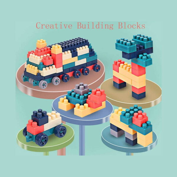 set-creativ-de-constructie-cu-blocuri-utilizare-8 Set creativ de construcție cu blocuri, grafic Creative Building Blocks: cinci suporturi colorate pe care sunt expuse modele