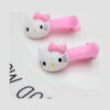 Set creativ Hello Kitty 3 în 1, prim-plan cu două agrafe roz alungite, fiecare decorată cu fața albă Hello Kitty și fundiță