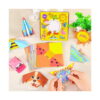 set-creativ-origami-108-modele-cu-pisicuta-squishy-si-accesorii-alb-utilizare-2 Set creativ Origami 108 modele cu pisicuta squishy și accesorii, mâini care pliază un fluture cu model mov