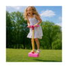 set-de-aventura-play-15-in-1-utilizare-2 Set Sari și Zboară 11 în 1, montaj cu patru cadre: copii care folosesc pistolul roz de baloane în casă, în curte și la o petrecere