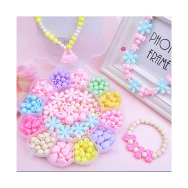 Set de bijuterii, tăviță în formă de floare plină cu mărgele pastel, mărgele-flori, un colier