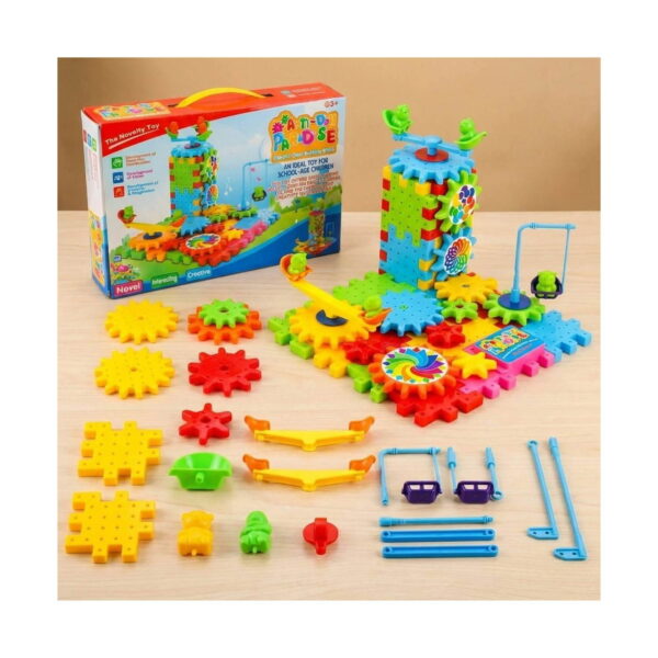 set-de-constructie-3d-mecanisme-continut Set de construcție 3D mecanisme, cutia setului pe o masă, construcția asamblată și piesele componente așezate în față