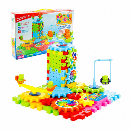 Set de construcție 3D mecanisme, cutia setului în fundal și construcția asamblată cu turn cu roți dințate, leagăn