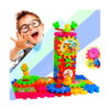set-de-constructie-3d-mecanisme-utilizare-7 Set de construcție 3D mecanisme, băiat cu ochelari, entuziasmat, lângă un turn din piese colorate cu roți dințate