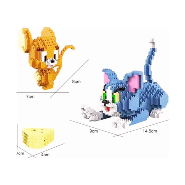 set-de-constructie-distractiv-pentru-copii-tom-si-jerry-dimensiuni Set de construcție distractiv pentru copii Tom și Jerry, schemă cu dimensiuni pe fundal alb: Jerry 7 x 8 cm, brânza 7 x 4 cm