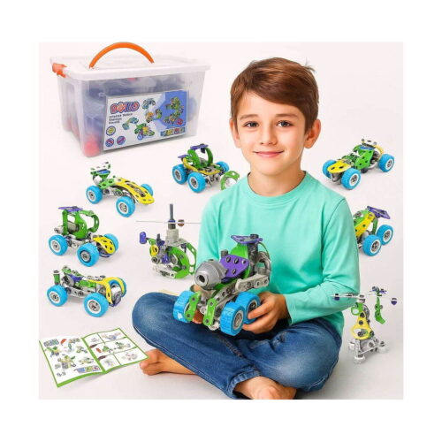 Set de construcție STEM Tânăr inginer 10 în 1, băiat în bluză verde-mentă, așezat pe podea