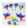 set-de-exterior-jumbo-fly-18-in-1-continut Set de exterior Jumbo Fly, conținutul setului pe fundal deschis: patru parașute cu figurine