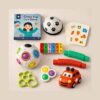 Set de jocuri educative, aranjament cu toate componentele: joc de cărți Crazy Flip, sonerie albă cu lăbuțe, cărți ilustrate