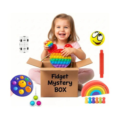 Set Fidget Mystery Box, fetiță zâmbitoare în spatele unei cutii de carton cu textul Fidget Mystery BOX