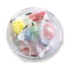 Set Jumbo cu 30 de jucării squishy, vedere de sus în găletușa plină cu figurine squishy ambalate individual în pungi