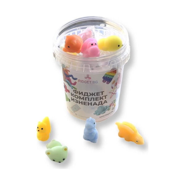 Set Jumbo Fidget, găletușa transparentă cu trei squishy-uri vizibile prin capac și patru jucării squishy