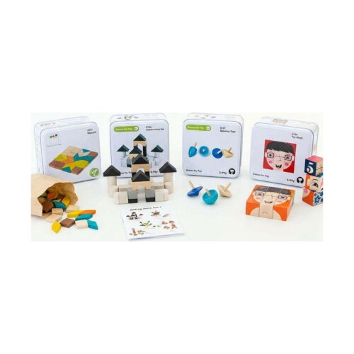 Set Montessori cu 4 puzzle-uri din lemn, patru cutii de tip cutie metalică albă prezentate cu conținutul lor: piese de mozaic