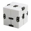 set-pop-it-jumbo-hulk-detaliu Set Pop It Jumbo Hulk, cub infinit alb, format din opt blocuri articulate cu balamale negre