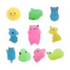 set-squishies-luminoase-jucarii-antistres-continut-2 Set squishies luminoase, figurine aranjate pe trei rânduri pe fundal alb, cu soare, urși, cățel, pisică, rață și melc